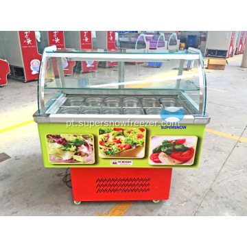 pequeno refrigerador com visor de salada